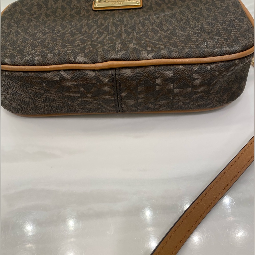 Michael Kors / Jet Set Canvas Crossover Bag - Picture 5 of 9